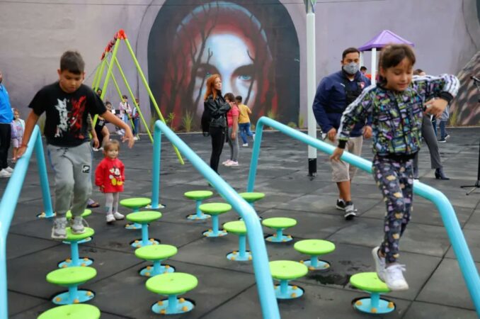 Se inauguró el patio de juegos Alto Wilde
