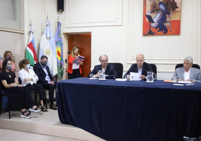 Inicio de sesiones del HCD de Lanús: pedido de la policía local, obras en 400 calles  y delegaciones municipales son los ejes del discurso de Grindetti