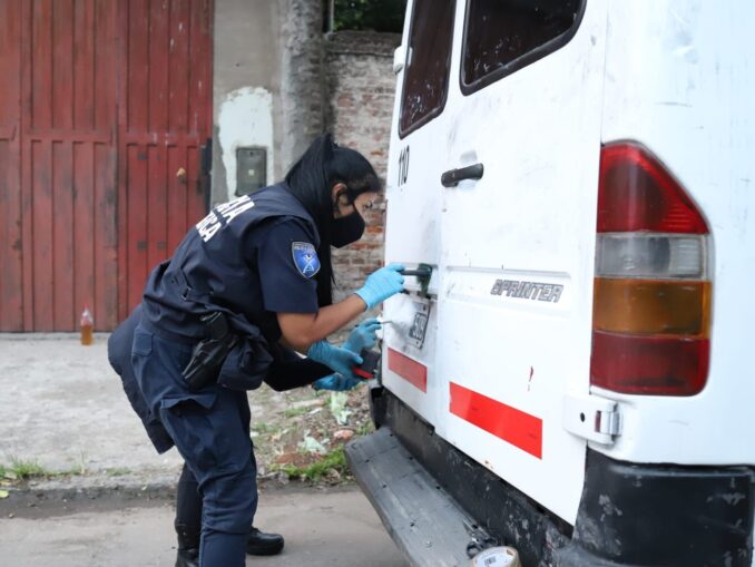 Hallan media tonelada de marihuana en una camioneta abandonada