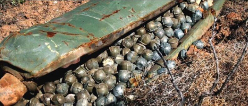 Cómo funcionan las "bombas racimo" ilegales que utiliza Rusia contra Ucrania