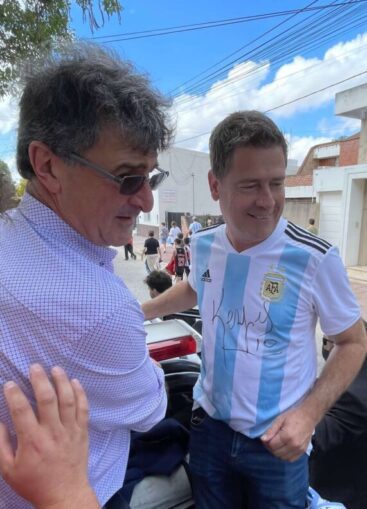 Mario Kempes, goleador argentino en el Mundial 1978, volvió a su ciudad natal de Córdoba después de 44 años