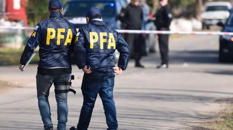 Detuvieron a 9 policías de la Bonaerense por exigirles dinero a narcos para devolverles la droga 