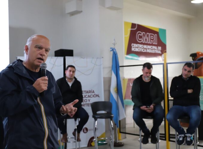 En la Escuela Bilingüe Municipal Nº1 Grindetti y Kravetz lanzaron el Programa “Lanús construye futuro 2022”