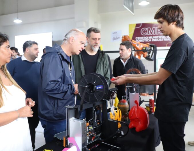 En la Escuela Bilingüe Municipal Nº1 Grindetti y Kravetz lanzaron el Programa “Lanús construye futuro 2022”