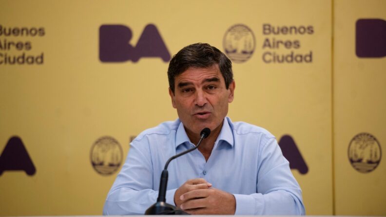 Fernán Quirós: “La pandemia se va a terminar en 2022 estamos en un proceso de transición hacia una endemia”