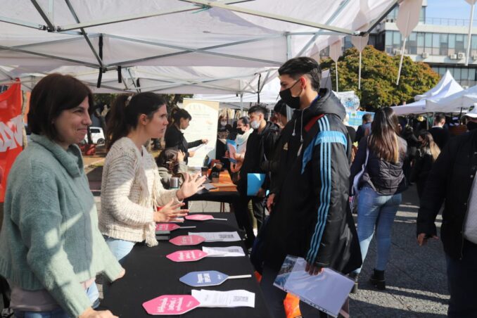 Exitosa participación de la Feria de Empleo del municipio de Lanús