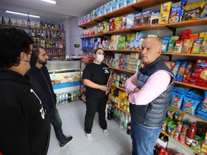 El intendente de Lanús reduce un 30% la tasa de seguridad e higiene a 1.500 comercios de barrio