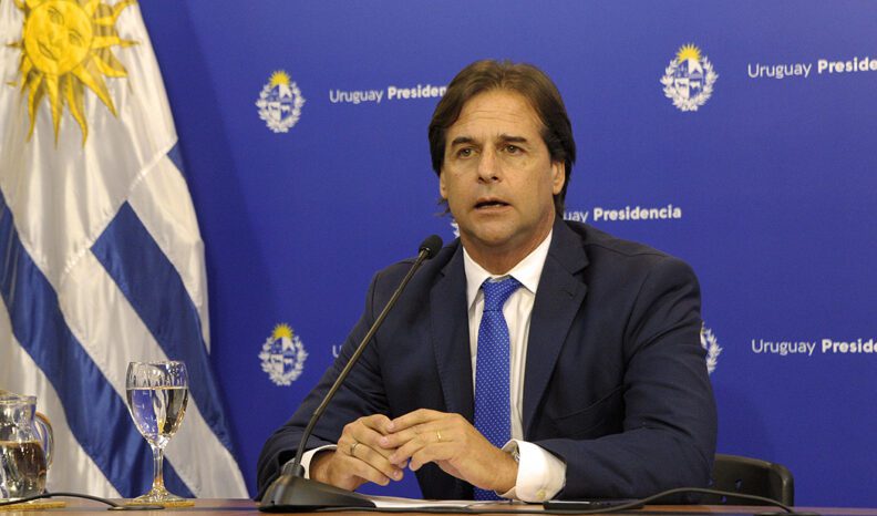 Luis Lacalle Pou: “Los uruguayos no permiten excesos a sus políticos, son muy duros y contundentes electoralmente y en la crítica”