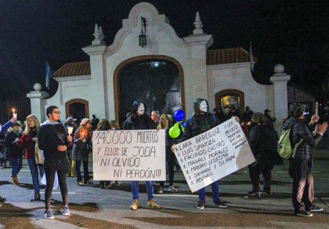 Protesta frente a la Quinta de Olivos, a dos años de la fiesta de Fabiola Yáñez en plena cuarentena
