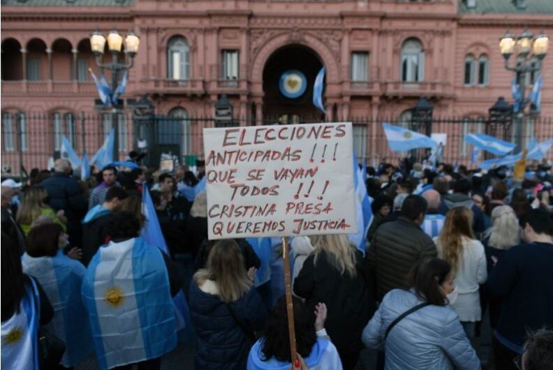 Banderazo 9J: miles de personas marcharon en todo el país contra el Gobierno