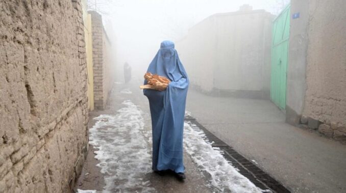 El regreso talibán en Afganistán: mujeres sin derechos, terrorismo y crisis humanitaria