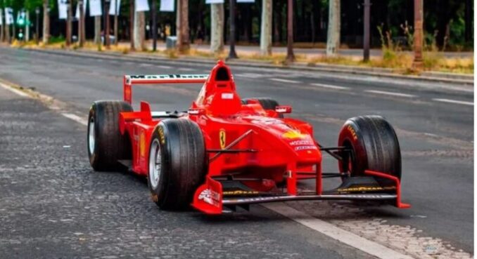 Fue subastada la Ferrari "invencible" que usó Michael Schumacher en 1998
