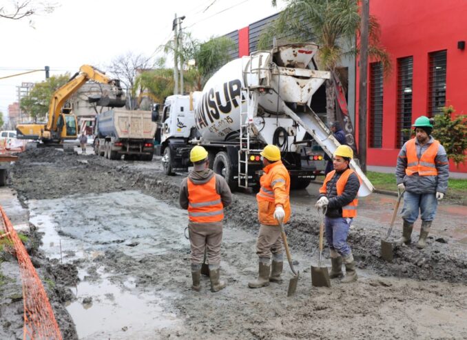 Grindetti presentó el plan de repavimentación y bacheo en 400 cuadras del municipio