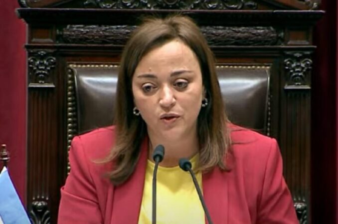 Sin respaldo de Juntos por el Cambio, Cecilia Moreau asumió como primera mujer presidente de Diputados