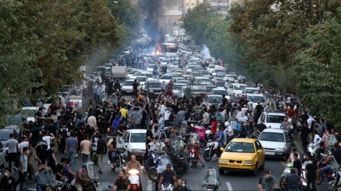 Protestas históricas en Irán: aumentan las muertes en medio del grito de “¡Mujer, vida, libertad!”