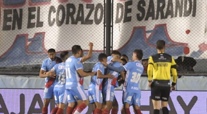 Arsenal volvió al triunfo ante Central Córdoba y condenó a Patronato a la B Nacional