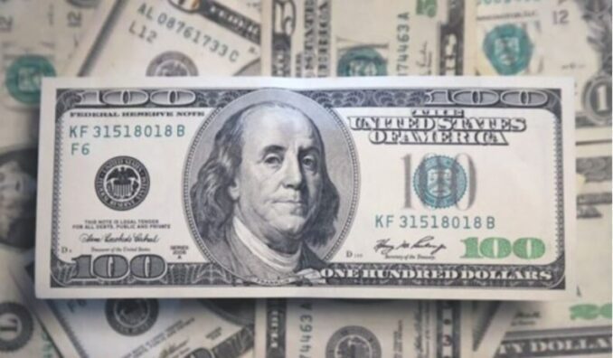 Cambios en el dólar tarjeta: se pagará 25% extra cuando las compras superen los US$ 300