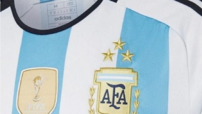 Sale a la venta la camiseta de la Selección con las tres estrellas