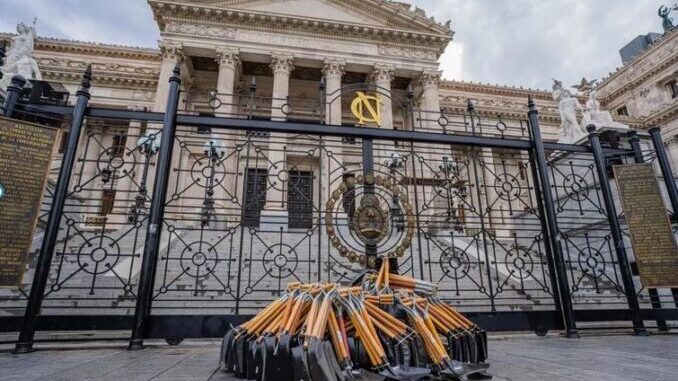 regalo de palas a diputados