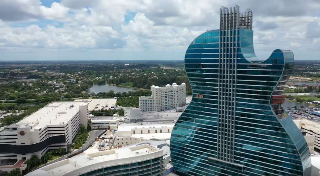 Miami: Inauguraron el hotel con forma de guitarra Miami: Inauguraron el hotel con forma de guitarra