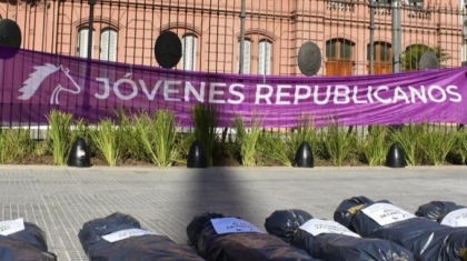 list_ovenes-republicanos-coloco-bolsas-mortuorias-frente-casa-rosada_41443