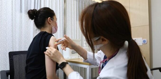 Estados Unidos exigirá la vacuna anticovid a solicitantes de Green Card