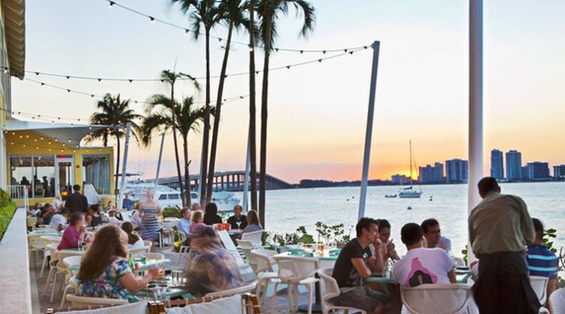 Miami evalúa la permanencia de restaurantes con servicios al aire libre