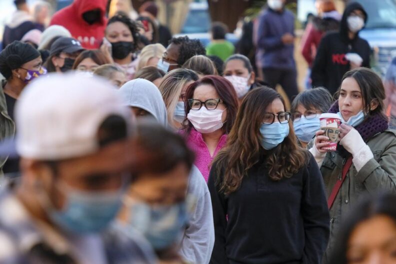 California vuelve a ordenar el uso de barbijos