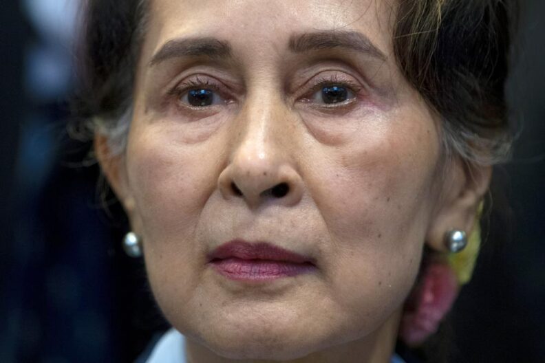 El régimen militar de Myanmar condenó a la líder depuesta Suu Kyi a cuatro años de cárcel 