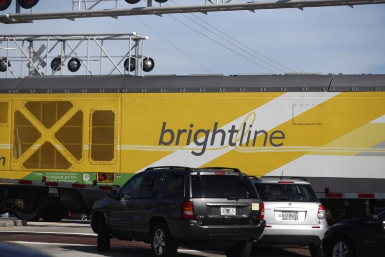 Florida: Tren de pasajeros atropella a un hombre que caminaba por las vías 