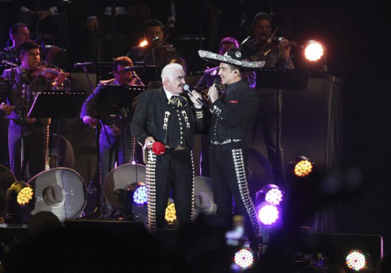 México despide a Vicente Fernández, “el rey” del mariachi 