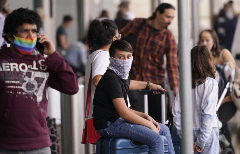 EEUU: Nevadas y pandemia provocan más cancelaciones de vuelos 