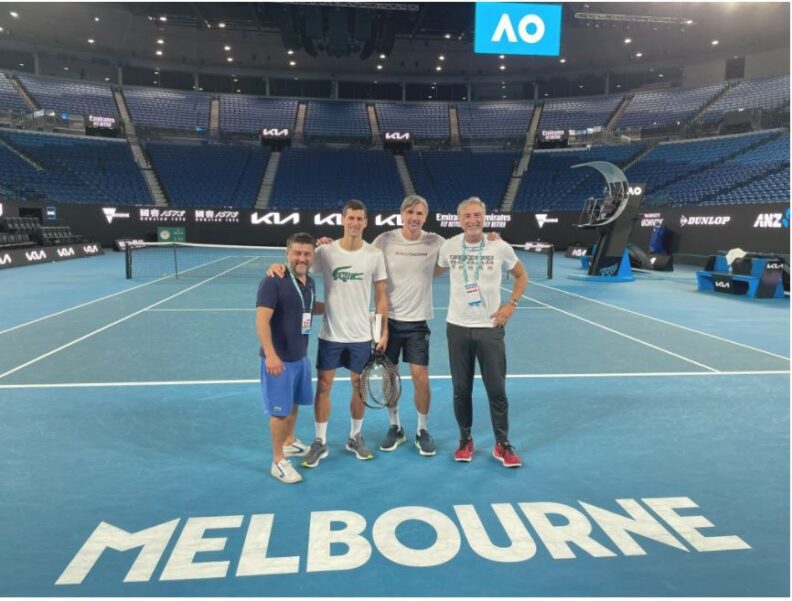 Djokovic se entrenó tras la liberación: "Me quiero quedar y competir en el Abierto de Australia"