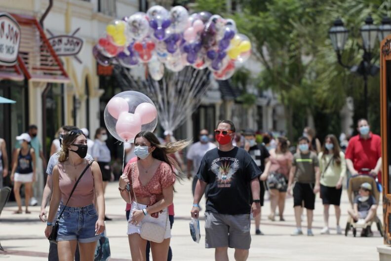 Disney dejará de exigir uso de mascarillas en sus parques 