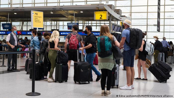Aerolíneas piden al gobierno eliminar los tests de COVID-19 para vacunados que entran a EEUU