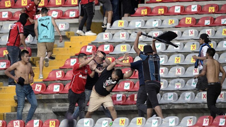 Podrían desafiliar al Querétaro tras los gravísimos incidentes en el partido ante Atlas