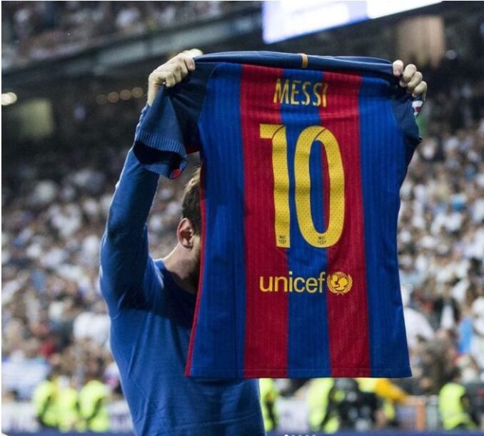 La increíble suma que pagó un coleccionista por una camiseta de Lionel Messi