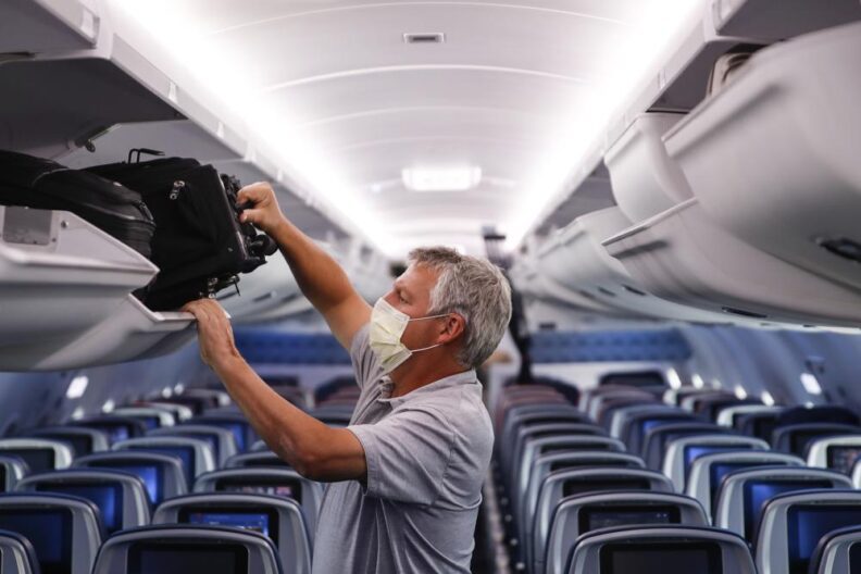 La Unión Europea elimina el uso de mascarilla en aeropuertos y vuelos