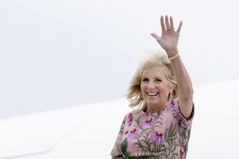 Jill Biden dice que ella y el presidente resuelven sus problemas por "mensajes de texto"