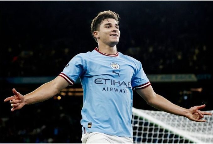 En su primera titularidad Julián Álvarez marcó por duplicado en el triunfo del Manchester City