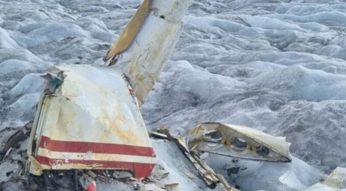 Hallaron los restos de avión estrellado hace 54 años en los Alpes suizos