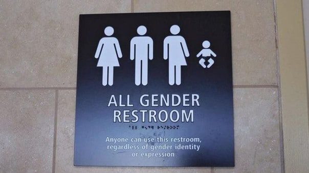 Florida: Adoptan nuevas reglas sobre baños transgénero