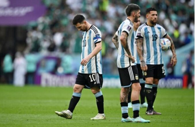 Argentina cayó ante Arabia Saudita en el debut