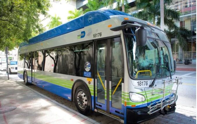 Miami-Dade amplía su flota de transporte con nuevos autobuses eléctricos