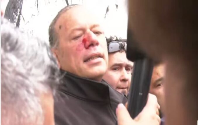 agredieron a Berni cuando llegó a la protesta