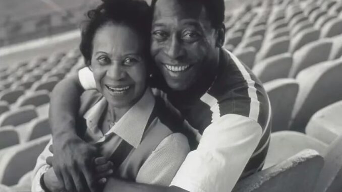 MADRE Y PELE DESTACADA