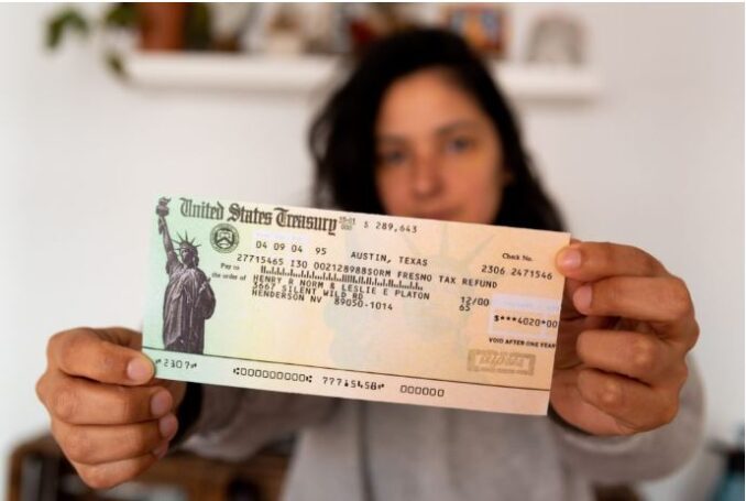 Adiós a los cheques de estímulo: Cuatro estados eliminan las ayudas