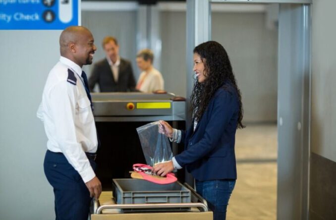 La TSA modifica su política y ya no obliga a quitarse los zapatos en varios aeropuertos de EE.UU.
